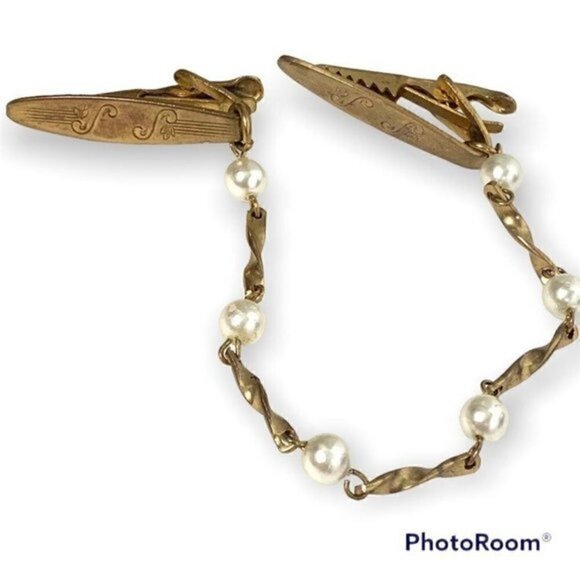 Vintage Gold Tone Faux Pearls 1950s Sweater Clip - Picture 1 of 5